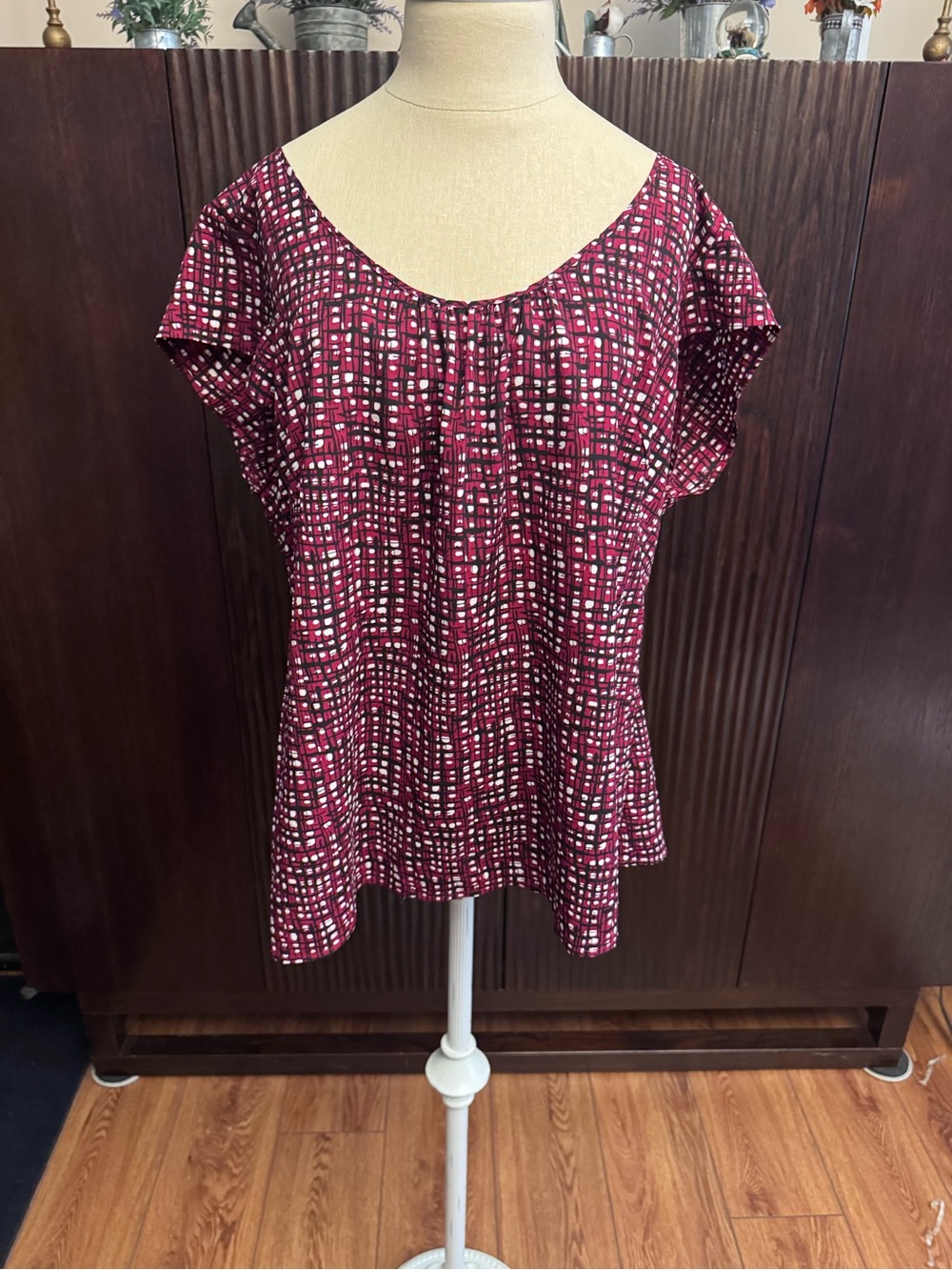 LOFT Burgundy and White Patterned Short Sleeve Blouse